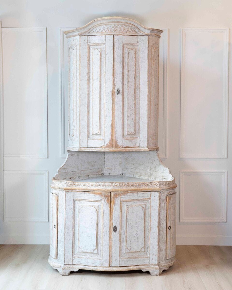 Swedish Gustavian Period Two-Part Corner Cabinet with Original Paint, Late 18th Century - JAA
