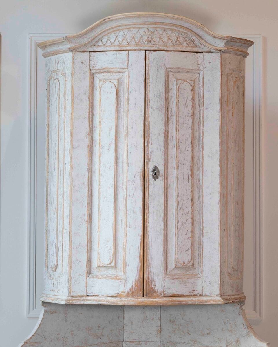 Swedish Gustavian Period Two-Part Corner Cabinet with Original Paint, Late 18th Century - JAA