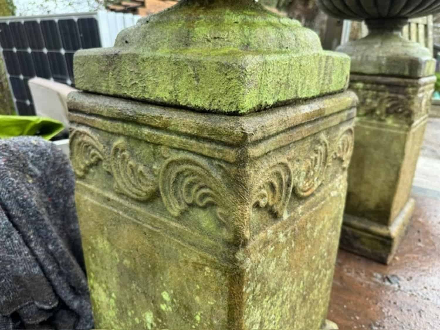 English Late 20th Century Set of Four Cast-Stone Garden Urns on Pedestals - JAA