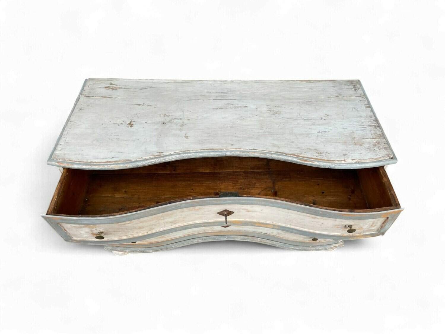 Chest of Drawers Painted antique Louis XV chest of drawers, circa 1760, from Bolzano, Northern Italy - JAA