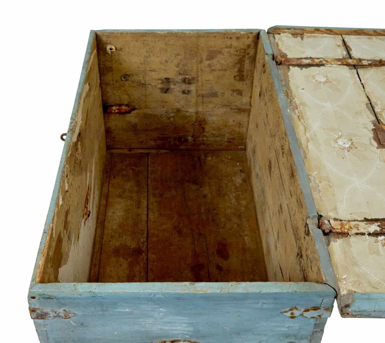 19th century Swedish painted trunk/chest circa 1860. - JAA