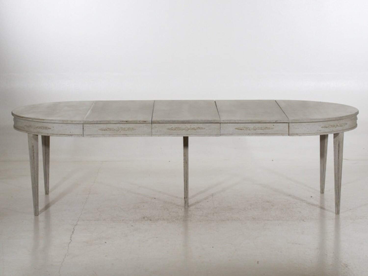 Scandinavian table with three leaves and decorated apron, circa 120 years old. - JAA