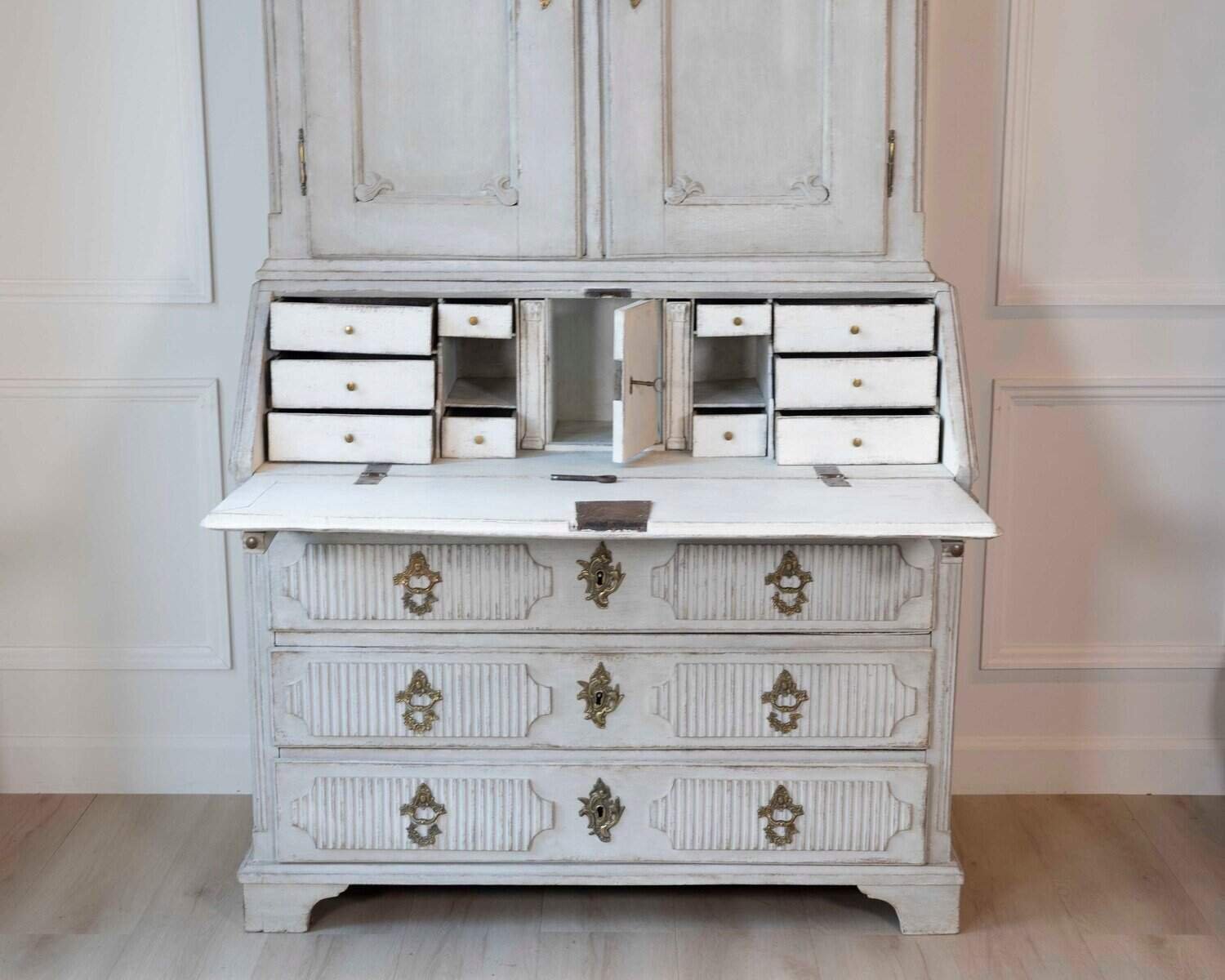 Scandinavian 18th Century Carved Two-Part Bureau, c.1770 - JAA