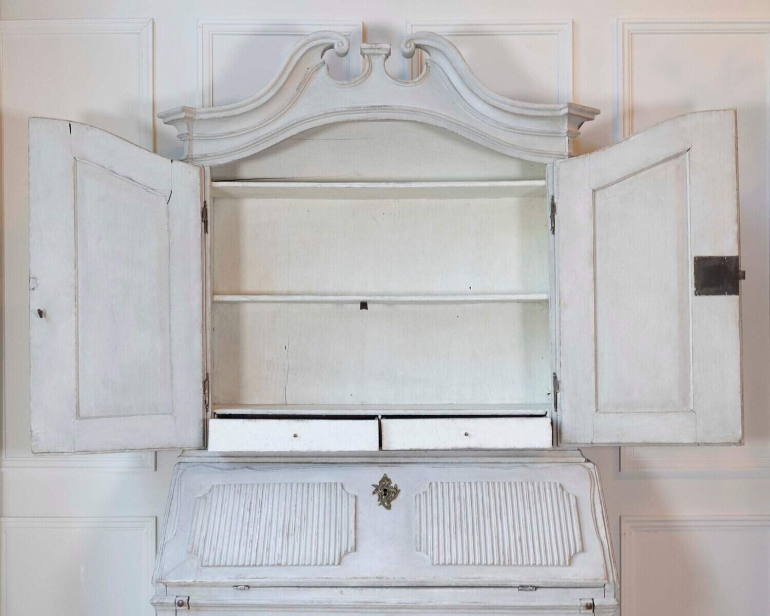 Scandinavian 18th Century Carved Two-Part Bureau, c.1770 - JAA