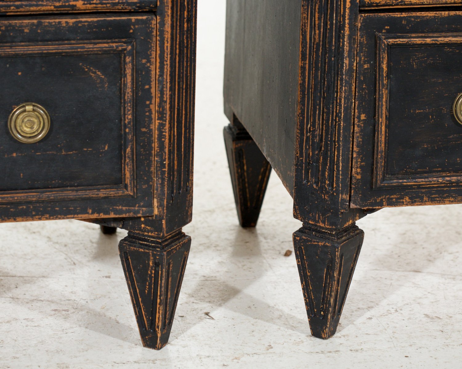 Pair of black Scandinavian chests of drawers, richly carved, 19th Century. - JAA