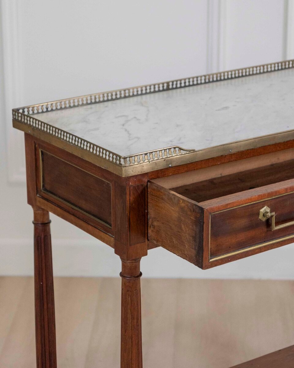 Louis XVI Style Console In Mahogany. - JAA