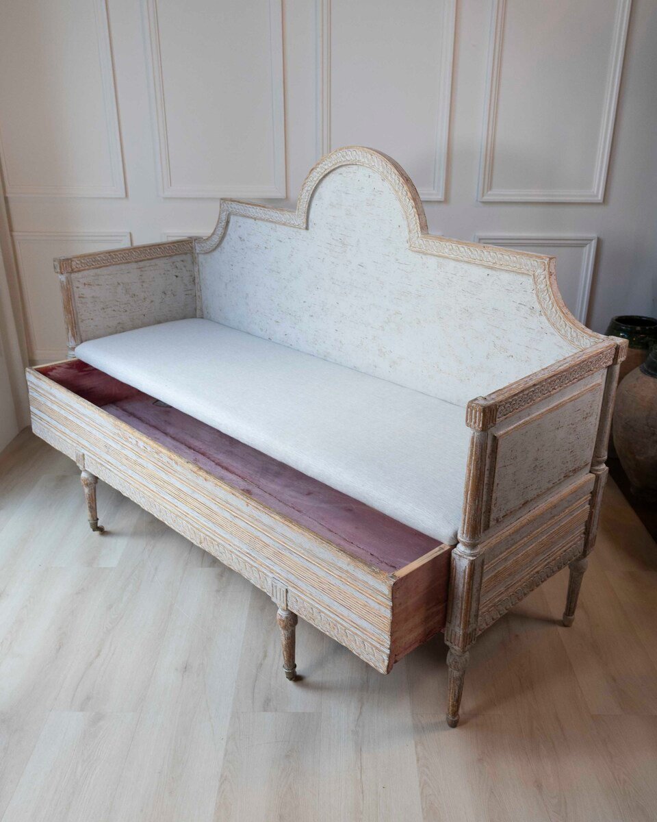 Swedish Gustavian Period Painted Settee with Arched Backrest, Late 18th Century - JAA