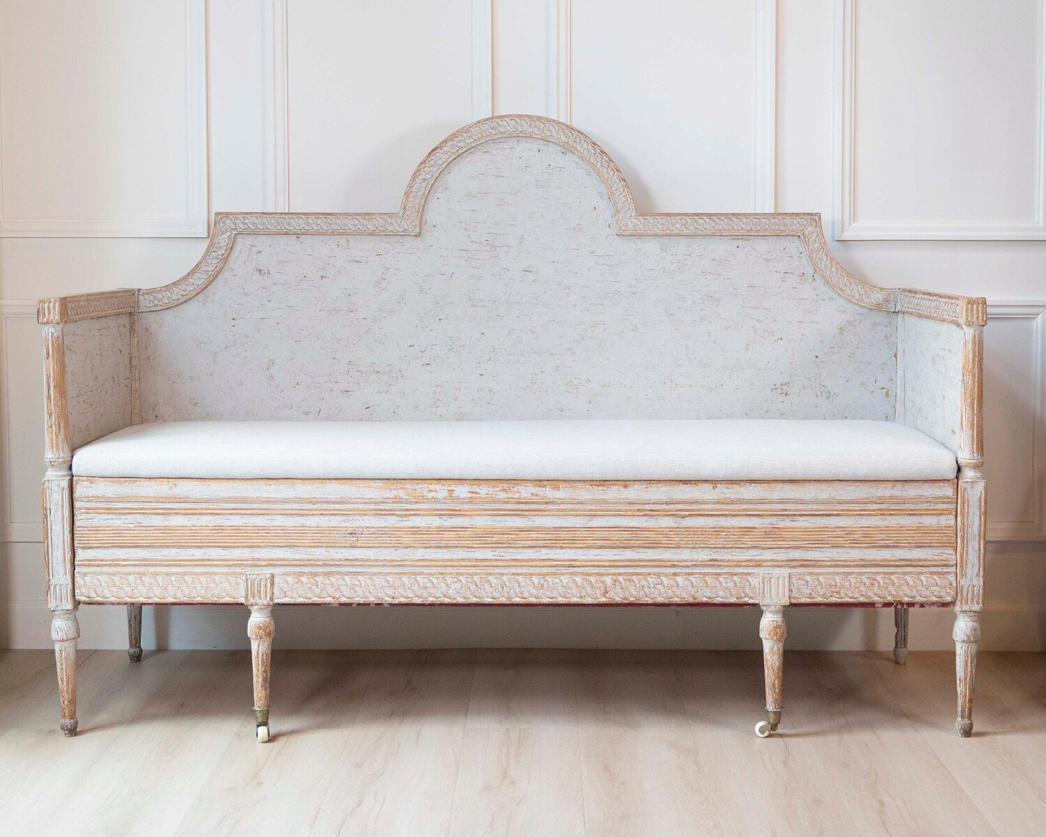 Swedish Gustavian Period Painted Settee with Arched Backrest, Late 18th Century - JAA