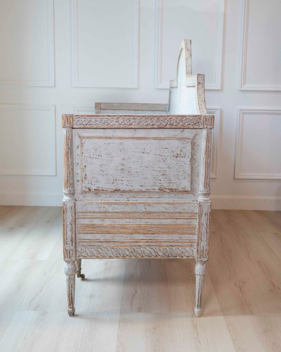 Swedish Gustavian Period Painted Settee with Arched Backrest, Late 18th Century - JAA