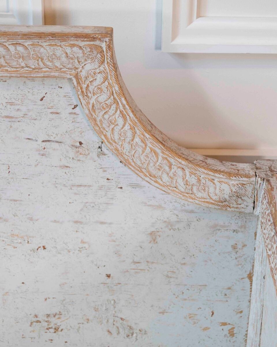 Swedish Gustavian Period Painted Settee with Arched Backrest, Late 18th Century - JAA