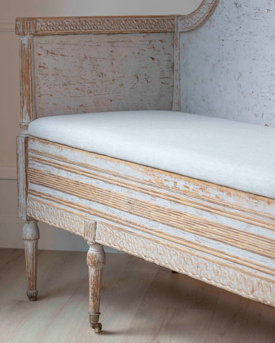 Swedish Gustavian Period Painted Settee with Arched Backrest, Late 18th Century - JAA