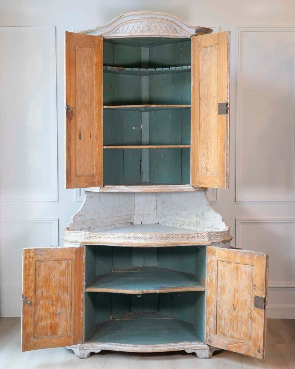 Swedish Gustavian Period Two-Part Corner Cabinet with Original Paint, Late 18th Century - JAA