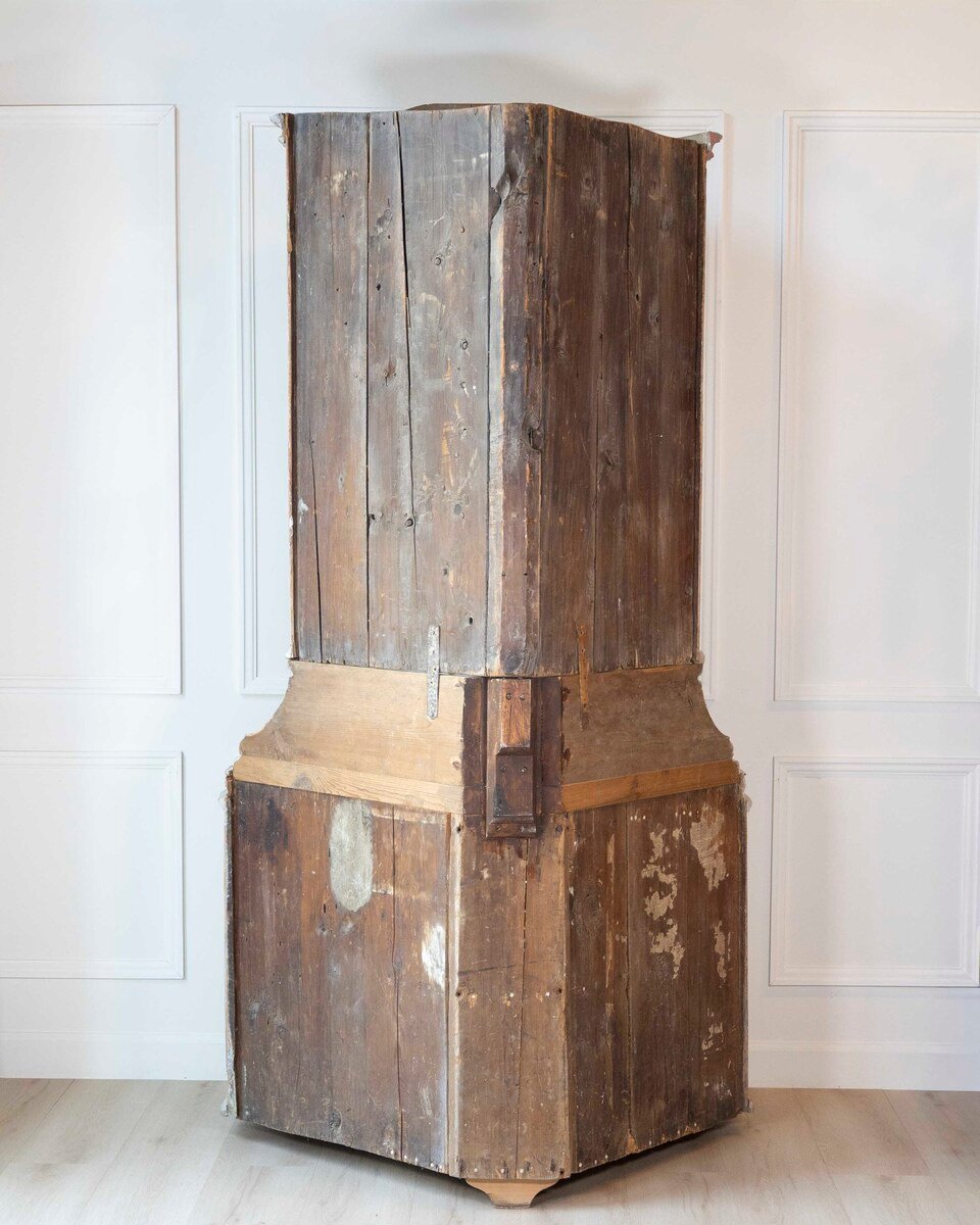 Swedish Gustavian Period Two-Part Corner Cabinet with Original Paint, Late 18th Century - JAA