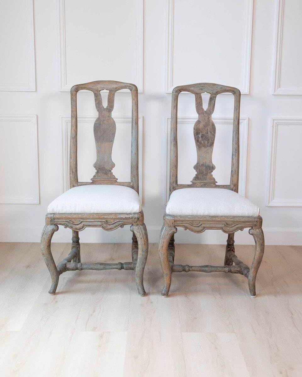 Pair of Swedish Rococo Period Dining Chairs with Vase-Form Splats, 18th Century - JAA