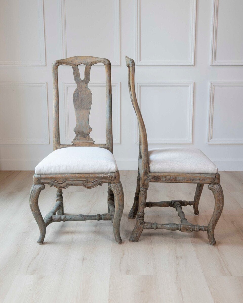 Pair of Swedish Rococo Period Dining Chairs with Vase-Form Splats, 18th Century - JAA