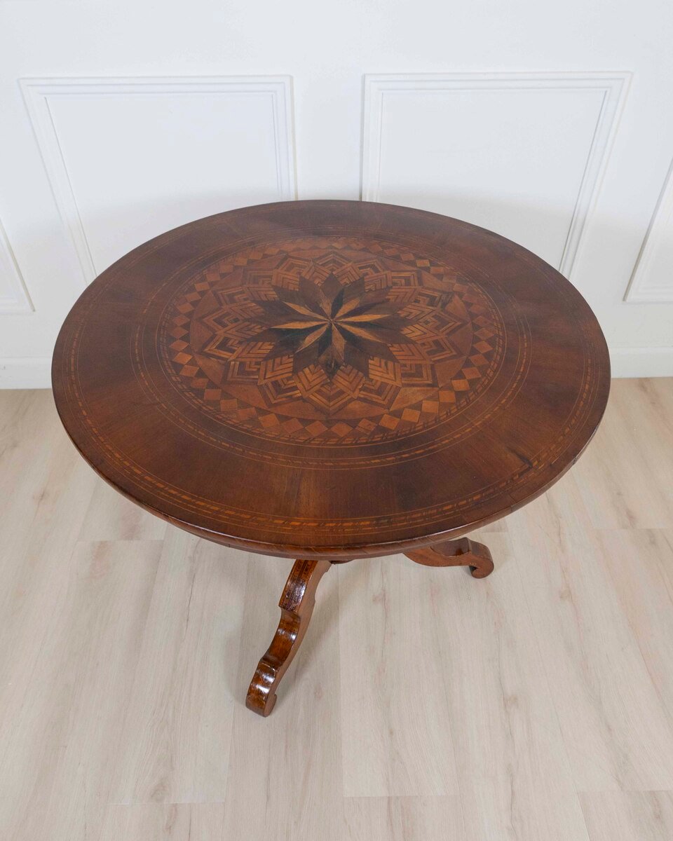 Italian Early 19th Century Round Inlaid Table - JAA
