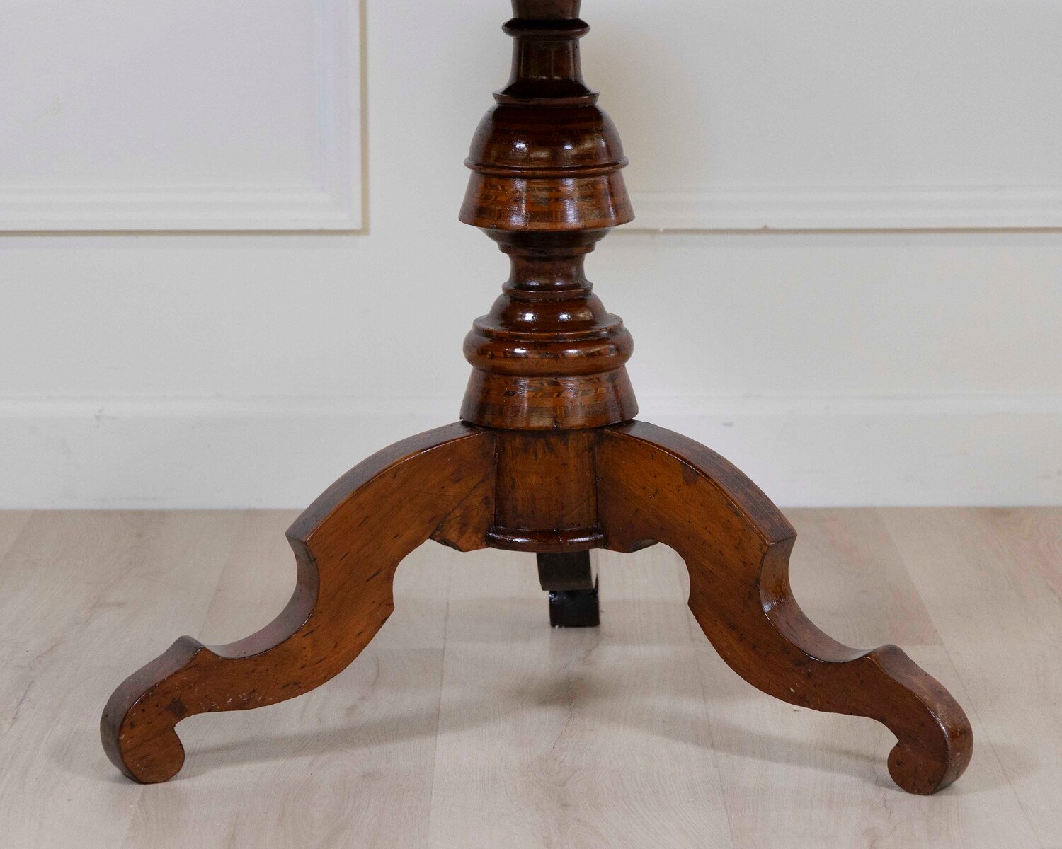 Italian Early 19th Century Round Inlaid Table - JAA