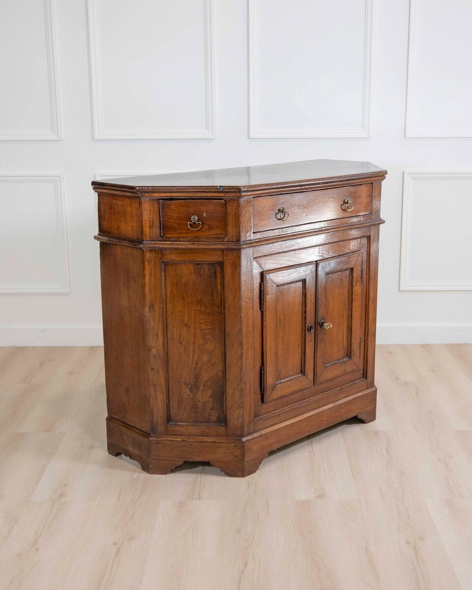 Italian Early 19th Century Chestnut Wood Sideboard - JAA