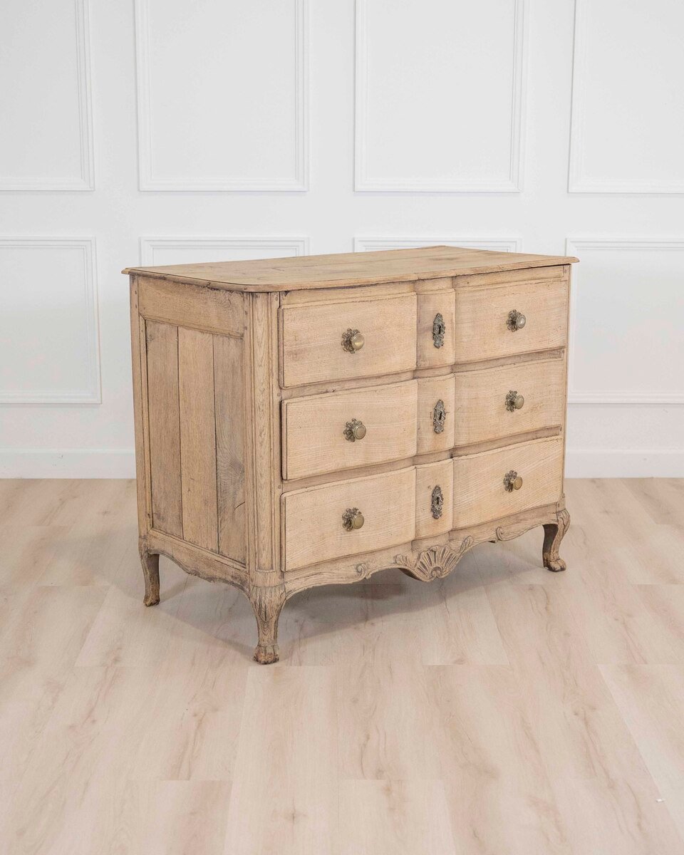 18th Century Chest Of Drawers From Namur In Natural Oak - JAA