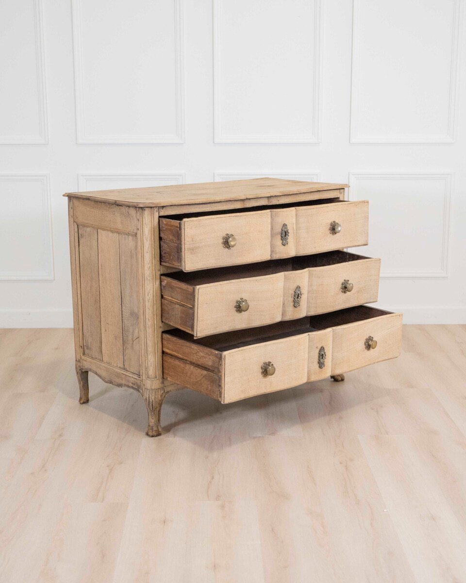 18th Century Chest Of Drawers From Namur In Natural Oak - JAA