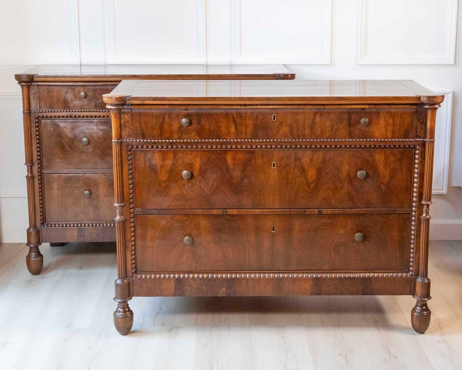 Pair of Carlo Decimo chests of drawers in veneered walnut wood Circa 1830 - JAA