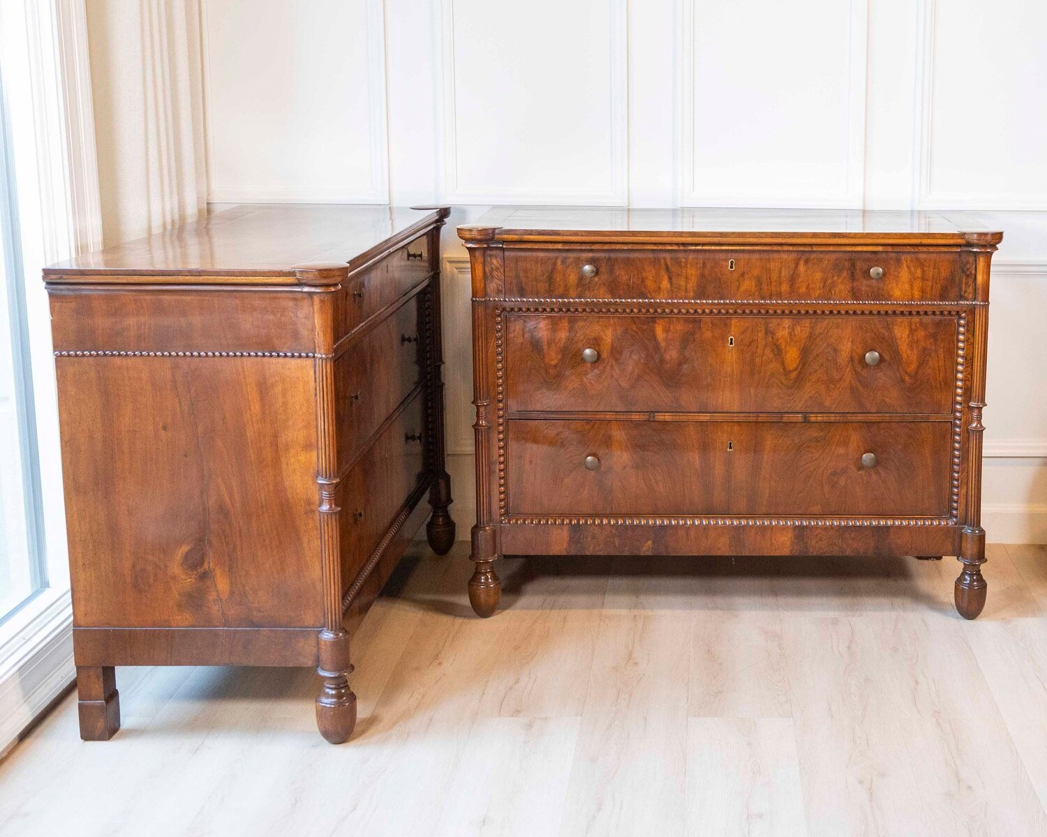 Pair of Carlo Decimo chests of drawers in veneered walnut wood Circa 1830 - JAA