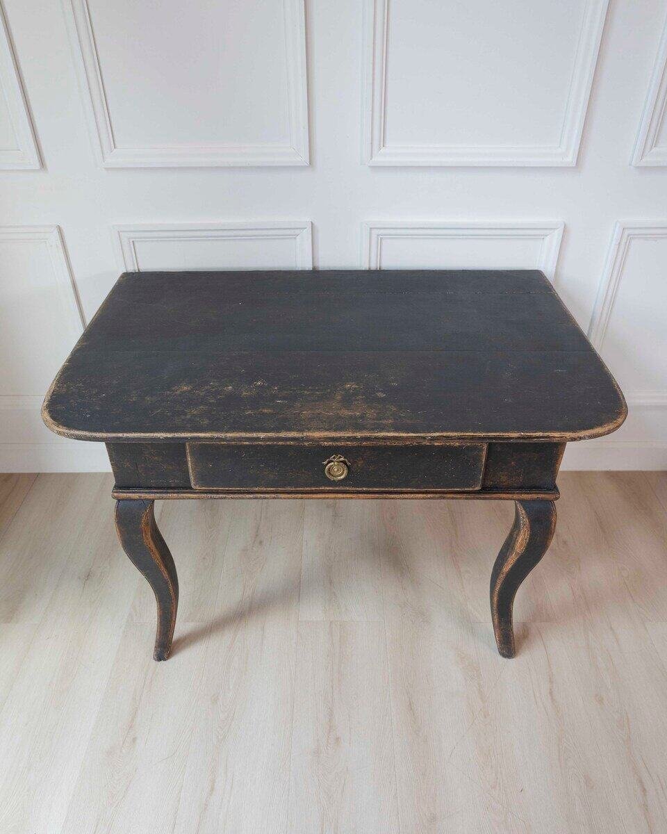 Swedish Early 19th Century Rococo Side Table with Curved Cabriole Legs - JAA