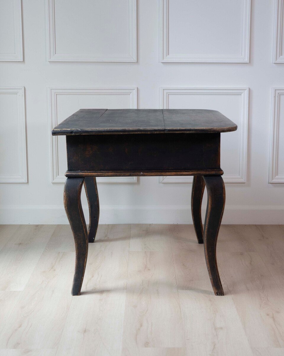Swedish Early 19th Century Rococo Side Table with Curved Cabriole Legs - JAA