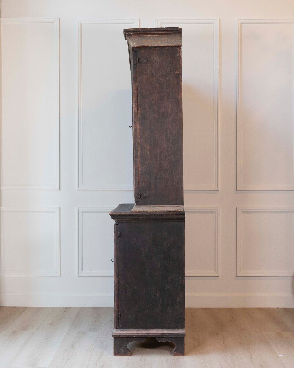 An antique Swedish two-piece cupboard in black and grey. - JAA