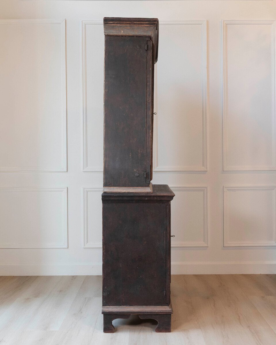 An antique Swedish two-piece cupboard in black and grey. - JAA