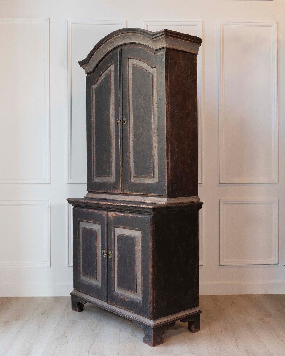 An antique Swedish two-piece cupboard in black and grey. - JAA