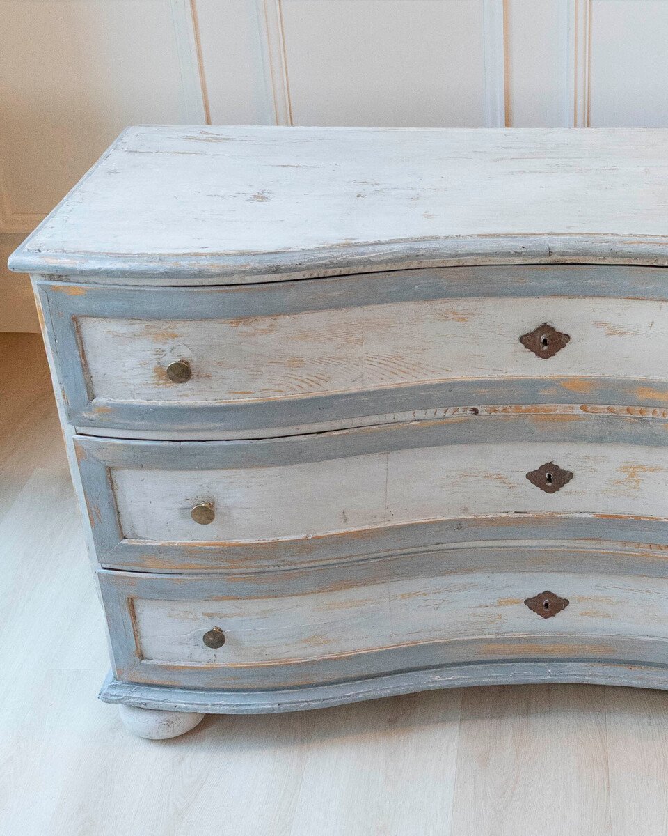 Chest of Drawers Painted antique Louis XV chest of drawers, circa 1760, from Bolzano, Northern Italy - JAA