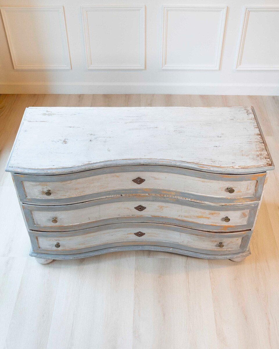 Chest of Drawers Painted antique Louis XV chest of drawers, circa 1760, from Bolzano, Northern Italy - JAA