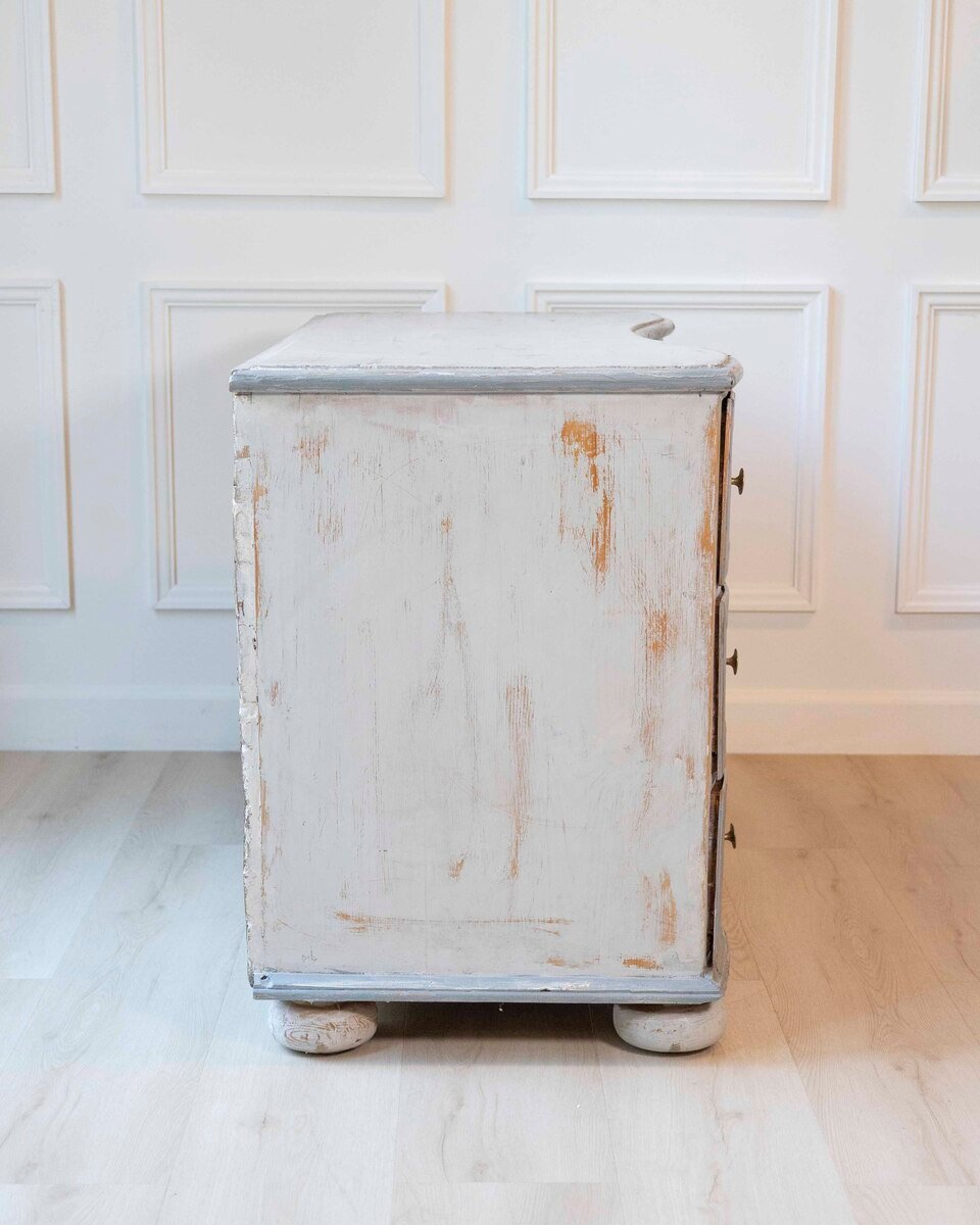 Chest of Drawers Painted antique Louis XV chest of drawers, circa 1760, from Bolzano, Northern Italy - JAA