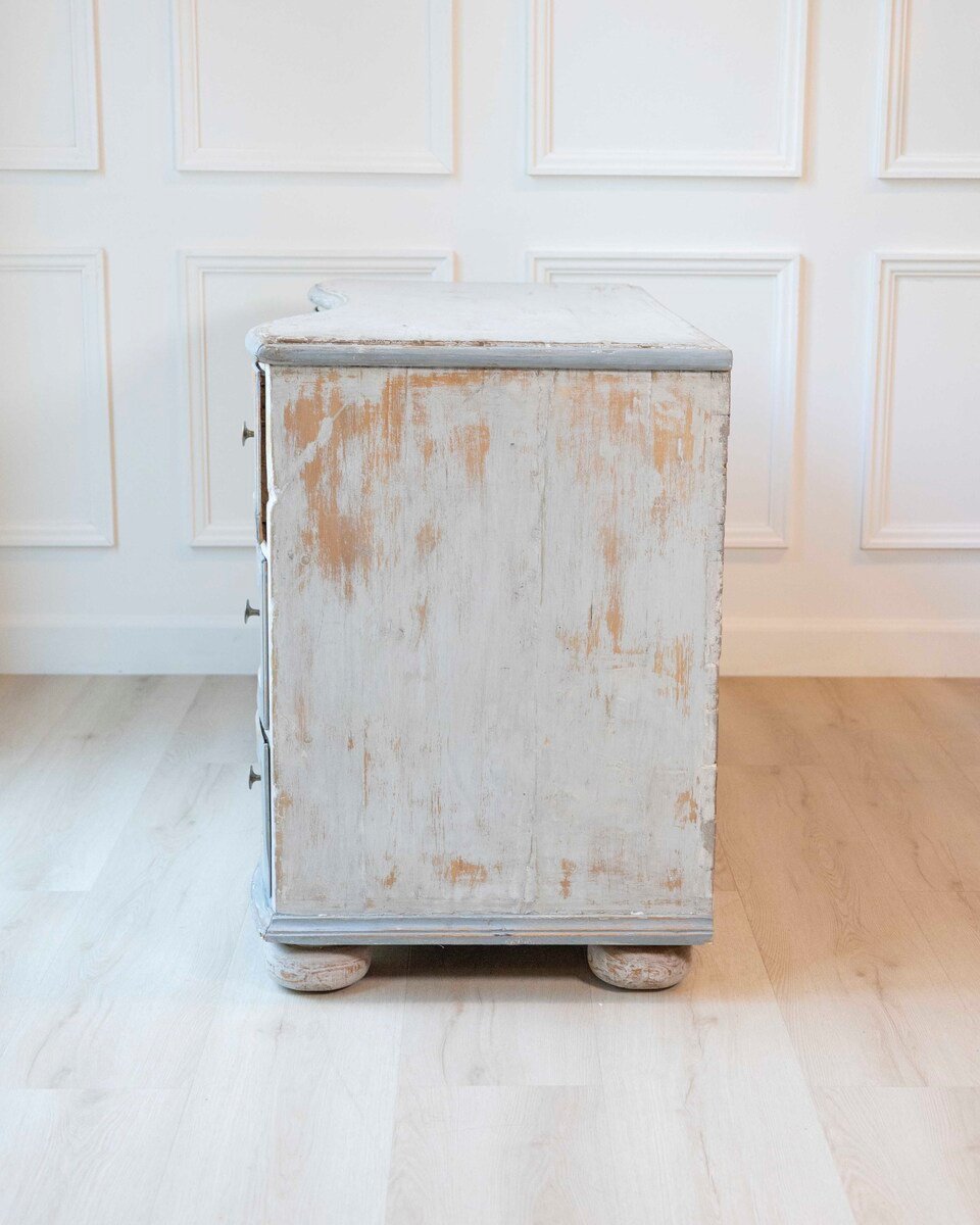 Chest of Drawers Painted antique Louis XV chest of drawers, circa 1760, from Bolzano, Northern Italy - JAA