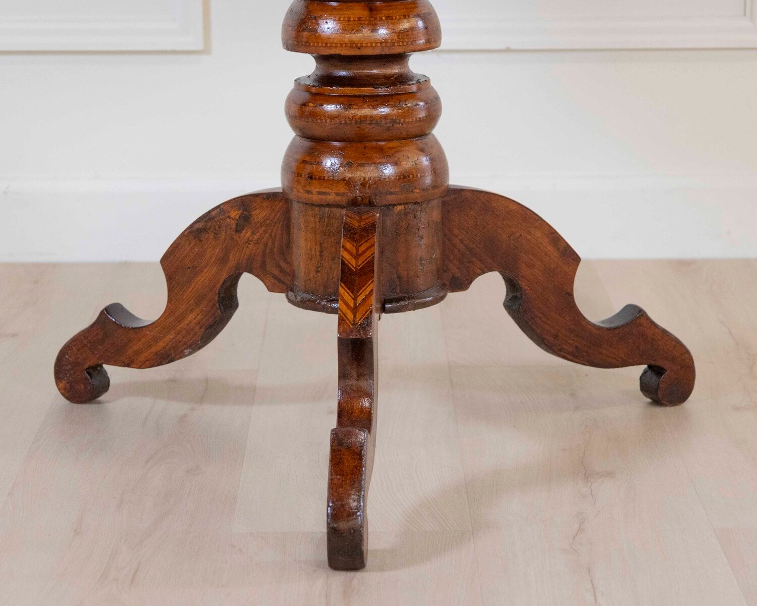 Italian 19th Century Round Inlaid Table - JAA