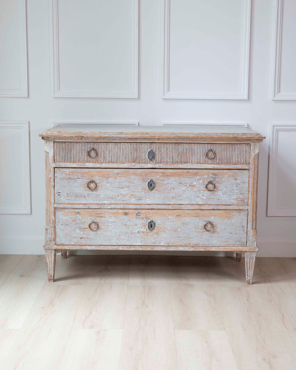Swedish Gustavian Period Three-Drawer Chest with Fluted Frieze, Late 18th Century - JAA