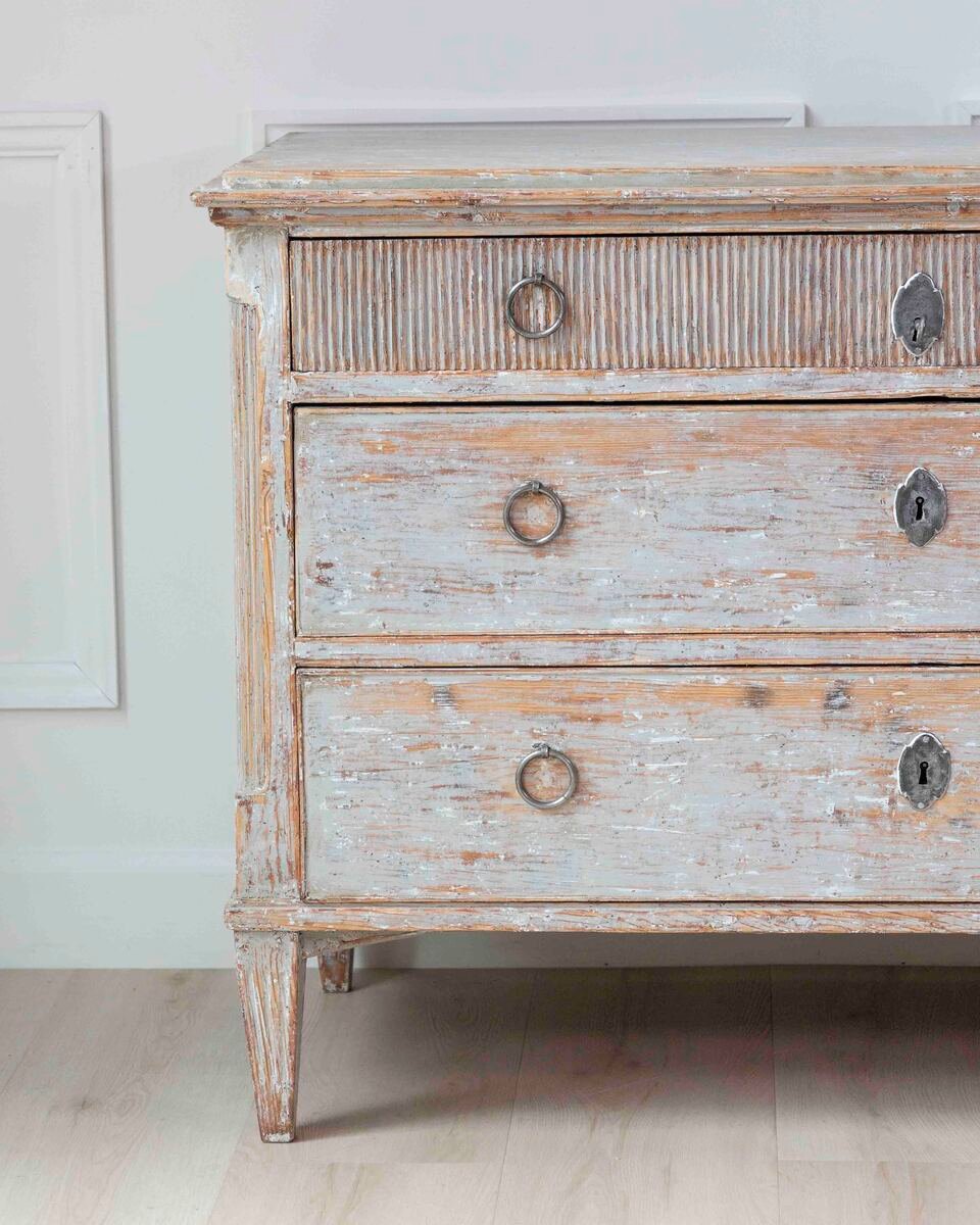 Swedish Gustavian Period Three-Drawer Chest with Fluted Frieze, Late 18th Century - JAA