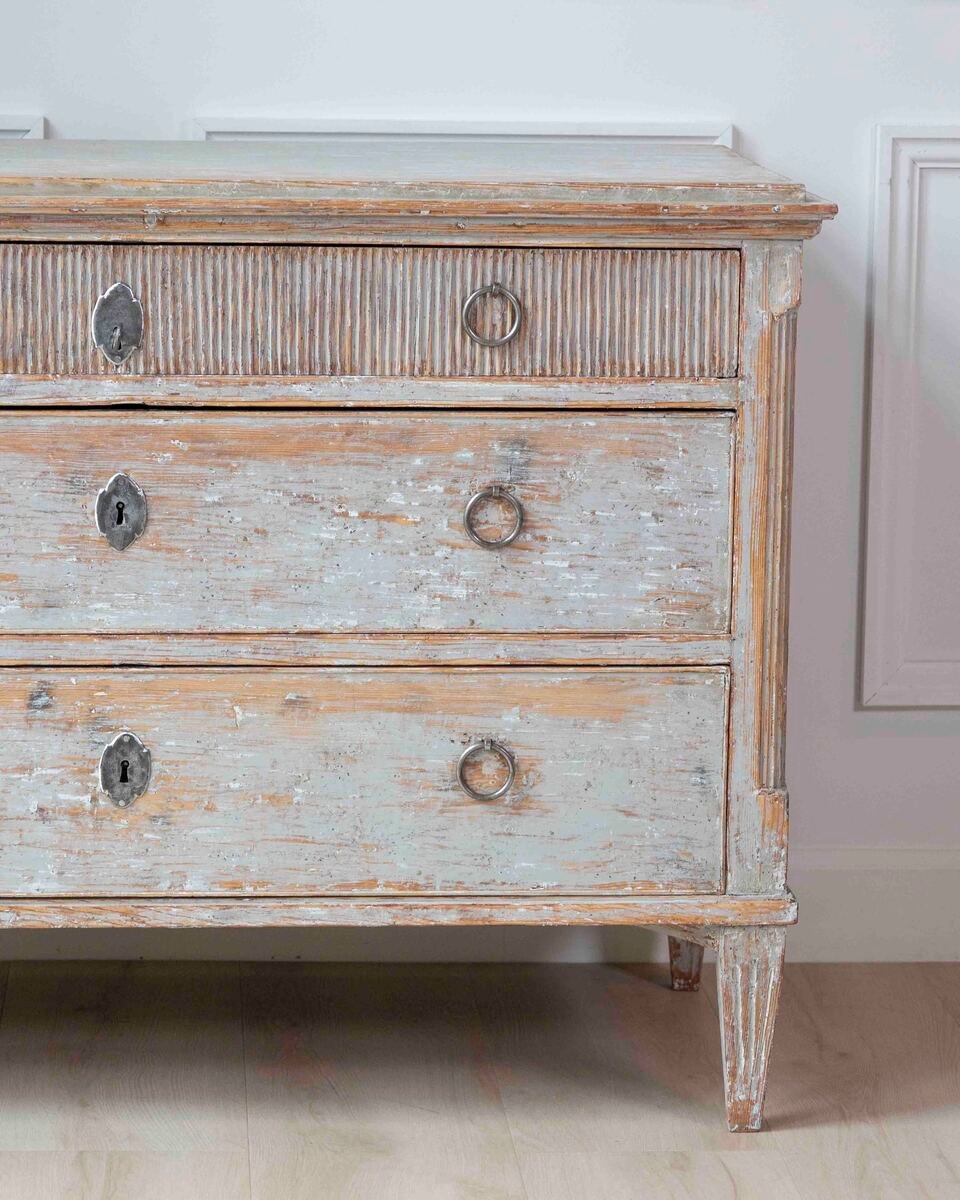 Swedish Gustavian Period Three-Drawer Chest with Fluted Frieze, Late 18th Century - JAA