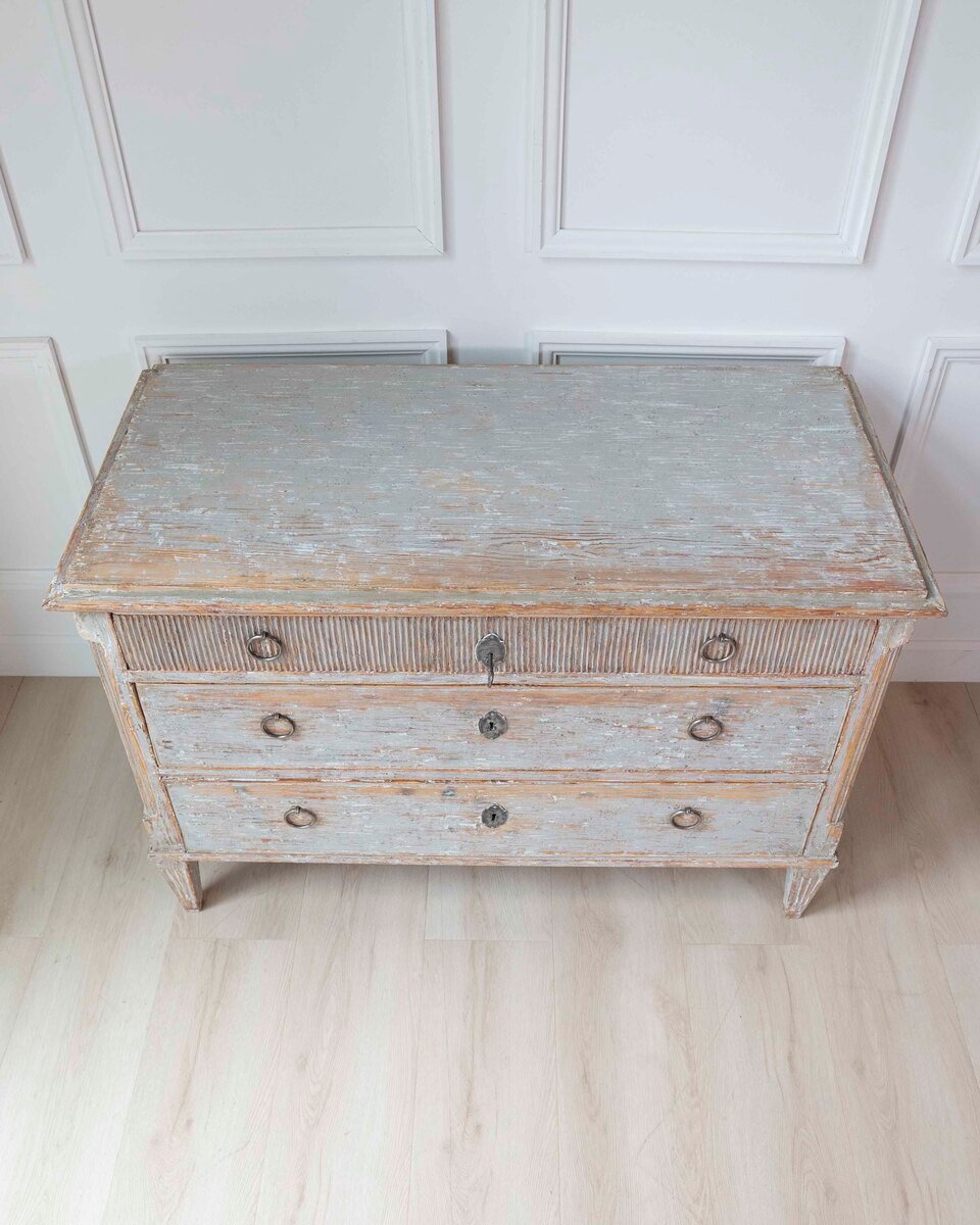 Swedish Gustavian Period Three-Drawer Chest with Fluted Frieze, Late 18th Century - JAA