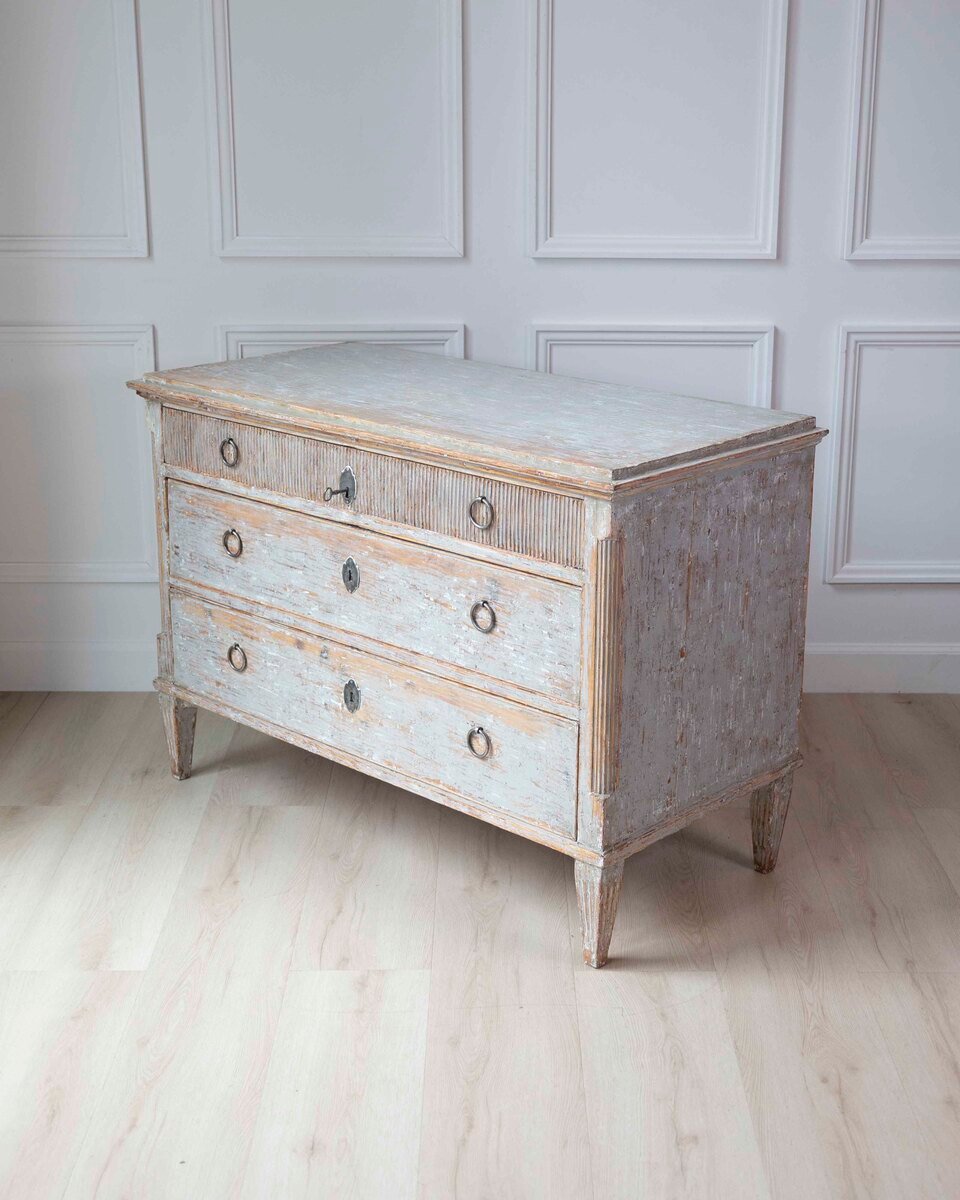 Swedish Gustavian Period Three-Drawer Chest with Fluted Frieze, Late 18th Century - JAA
