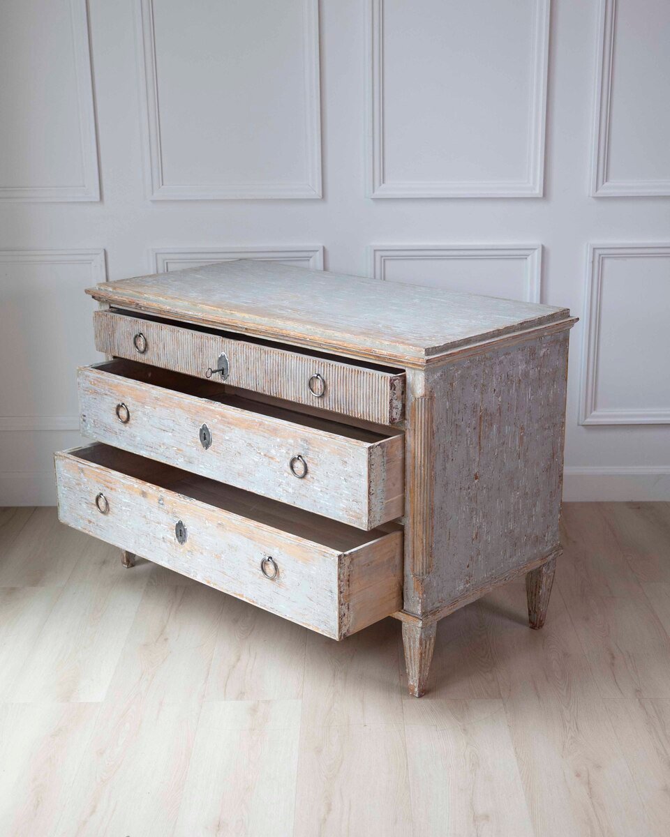 Swedish Gustavian Period Three-Drawer Chest with Fluted Frieze, Late 18th Century - JAA