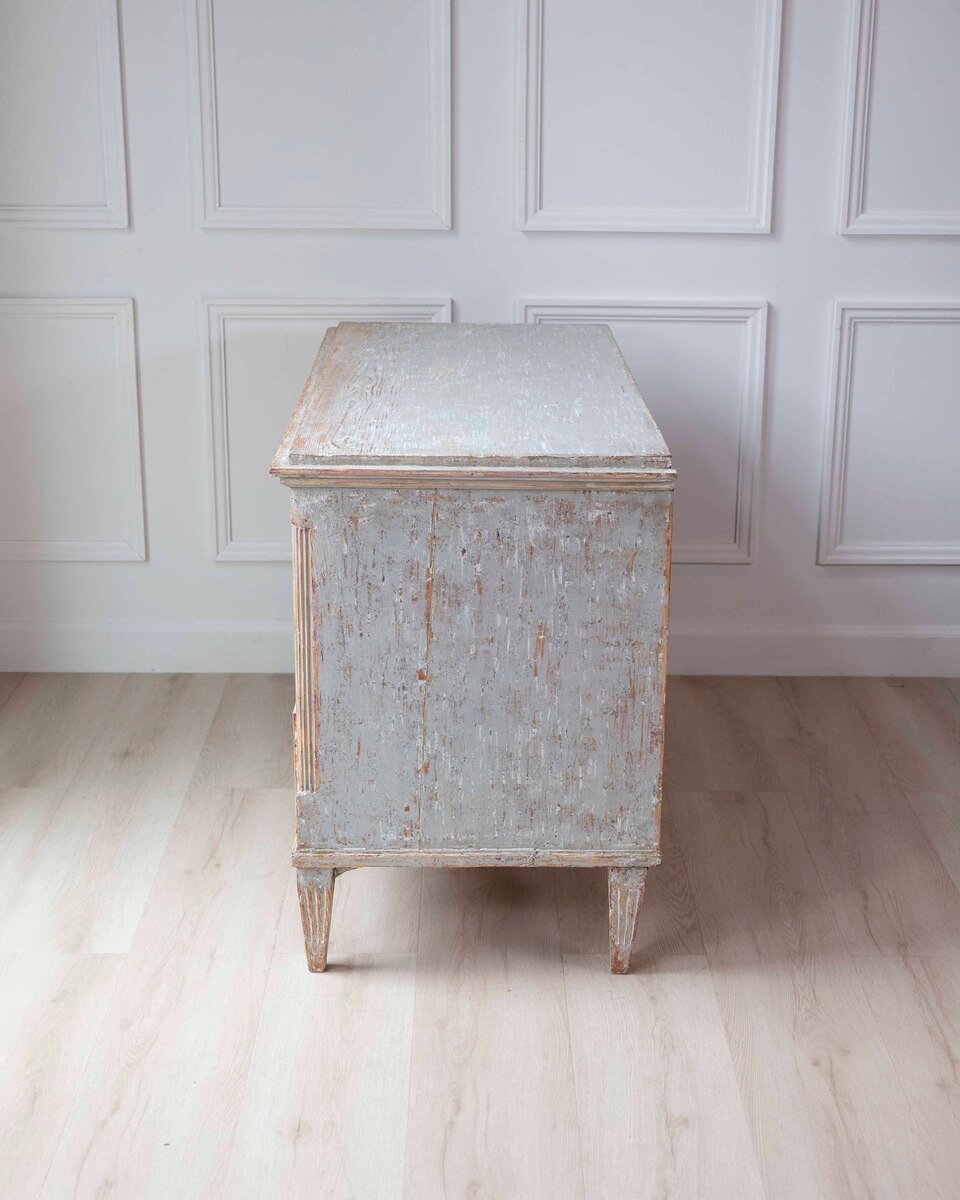 Swedish Gustavian Period Three-Drawer Chest with Fluted Frieze, Late 18th Century - JAA