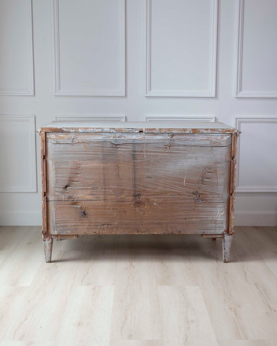 Swedish Gustavian Period Three-Drawer Chest with Fluted Frieze, Late 18th Century - JAA