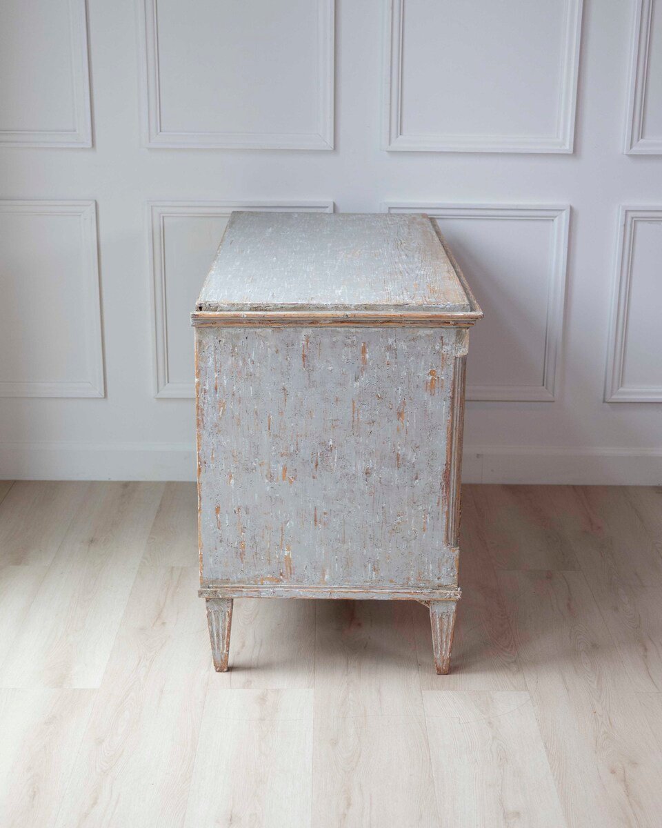 Swedish Gustavian Period Three-Drawer Chest with Fluted Frieze, Late 18th Century - JAA