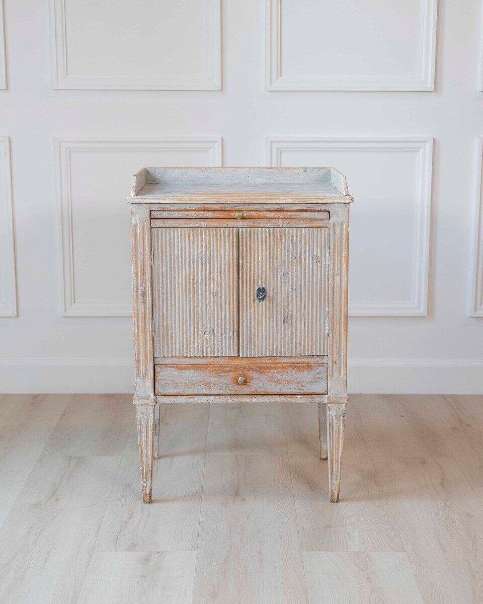 Swedish 18th Century Gustavian Nightstand, c.1780 - JAA