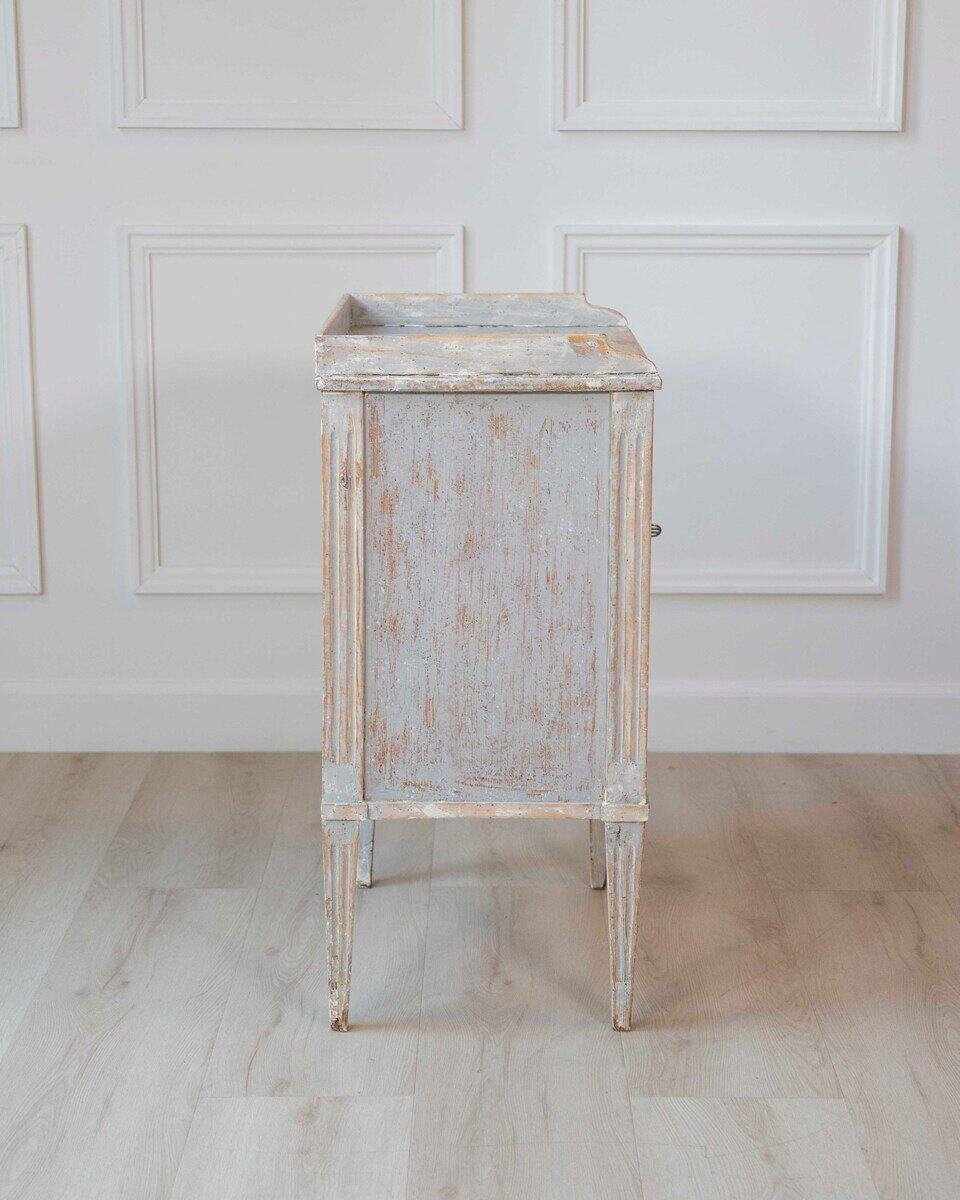 Swedish 18th Century Gustavian Nightstand, c.1780 - JAA