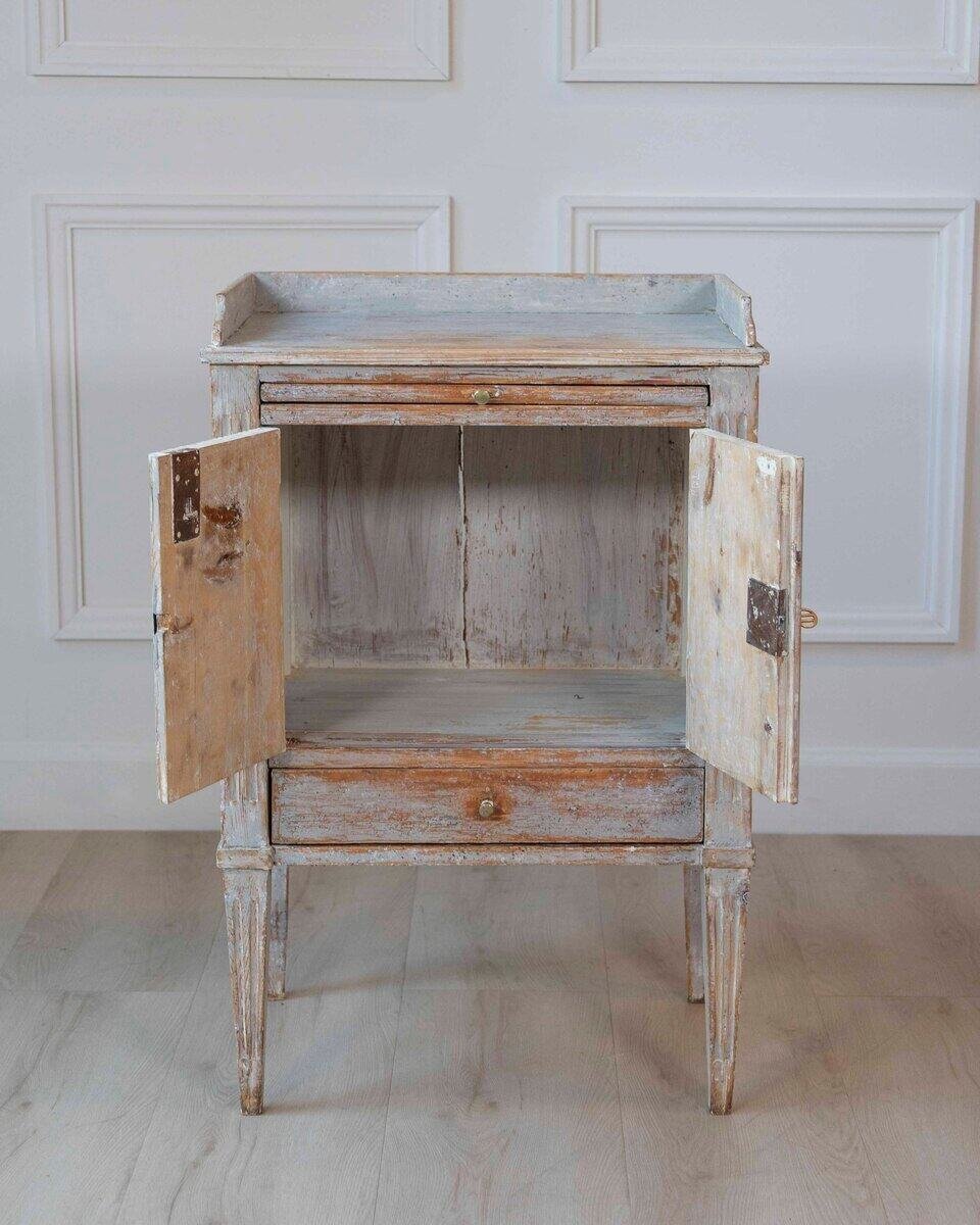 Swedish 18th Century Gustavian Nightstand, c.1780 - JAA
