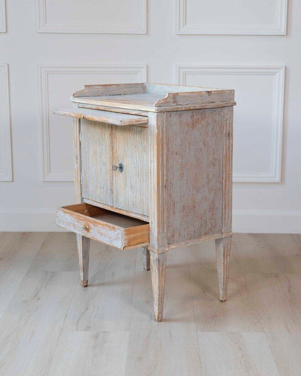 Swedish 18th Century Gustavian Nightstand, c.1780 - JAA