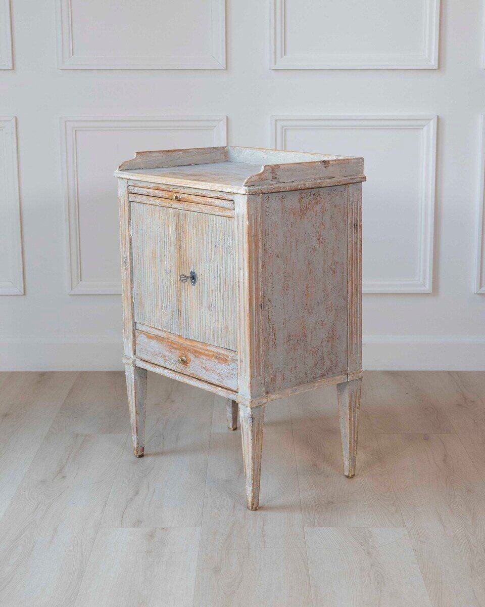 Swedish 18th Century Gustavian Nightstand, c.1780 - JAA